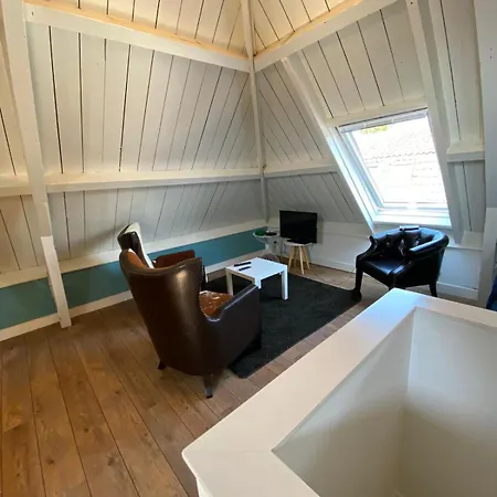 アパート 2l De Volharding